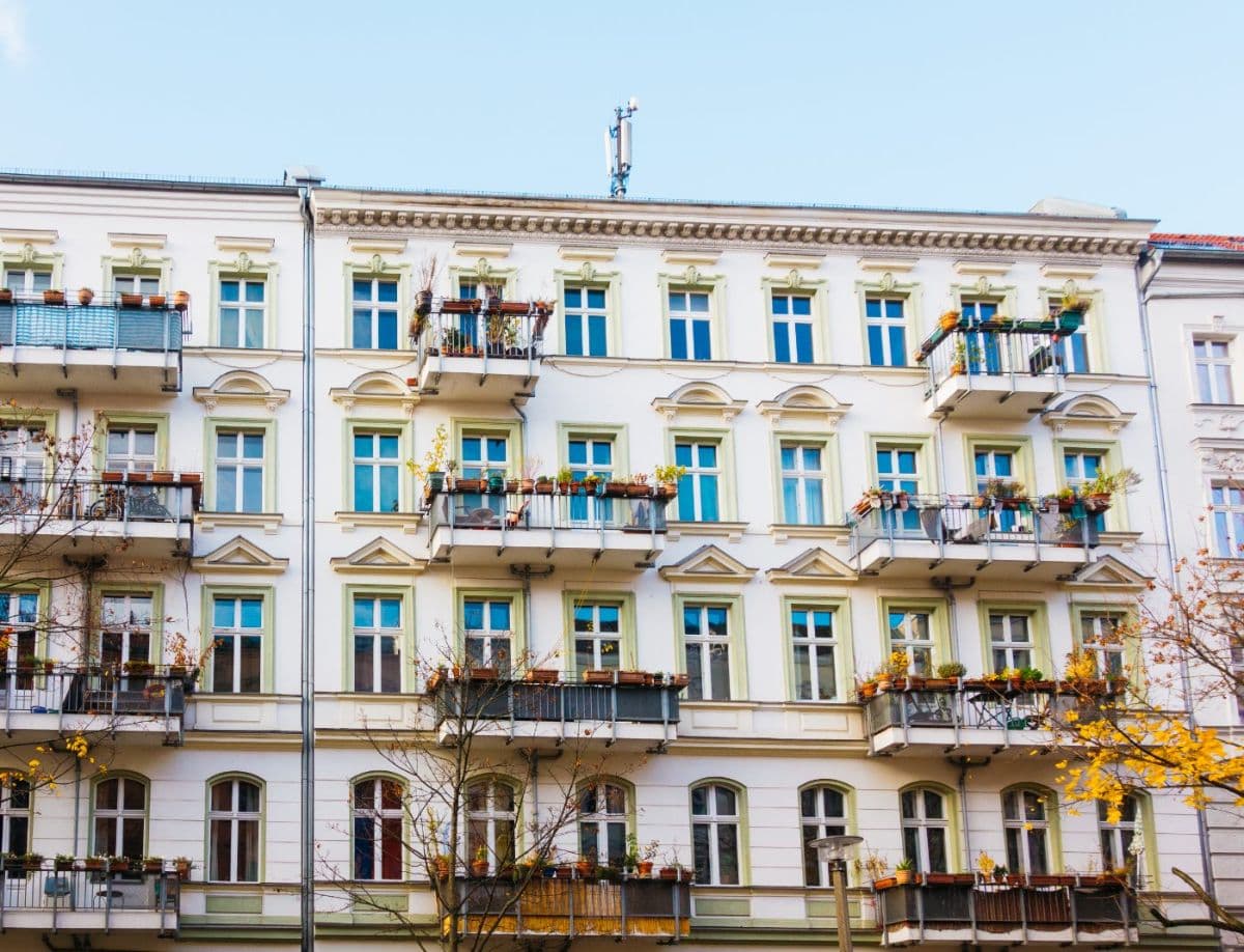 Gründerzeitfassade mit Balkonen